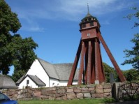 Torpa kyrka d&auml;r Johan Larsson Tranberg troligen blev inspirerad att v&auml;lja pr&auml;styrket. /Pr&auml;ster/