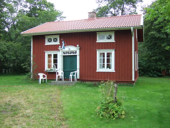 Lilla Humlered. Flygelbyggnad i den vackraste av sl&auml;ktens g&aring;rdar. /Holm&ouml;/